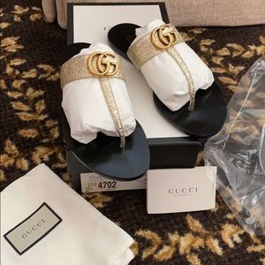 Gucci Leather thong sandal with Double G